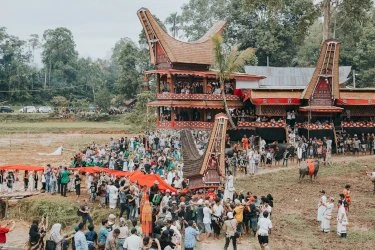 Mengenal Rambu Solo Upacara Adat Suku Toraja Melalui Cerpen di Tubuh Tarra Dalam Rahim Pohon Karya Faisal Oddang